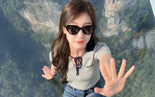 Zhangjiajie Grand Canyon Glass Bridge, Yellow Dragon Cave, and Baofeng Lake Full-Day Private Tour