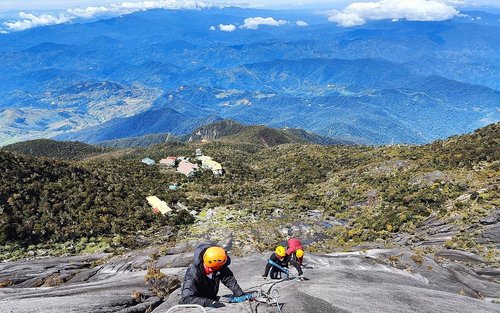Pengalaman Mendaki Via Ferrata Gunung Kinabalu dengan Pemandu Peribadi