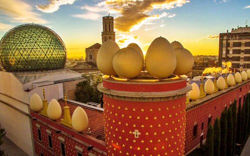 Girona at Dali Museum sa Figueres One-Day Tour mula sa Barcelona