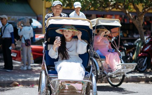 Nha Trang Cyclo Tour with Ao Dai Rental + Photo Shoot at Cathedral 