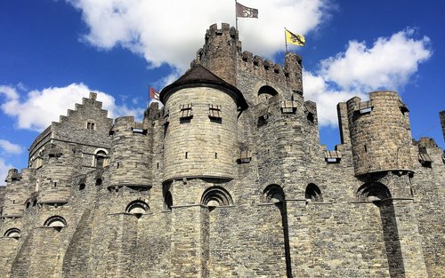 Ghent Walking Tour with Beer and Chocolate Tastings. 