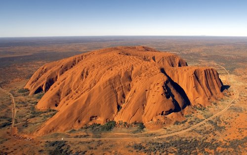 Pengalaman Penerbangan di Uluru Rock