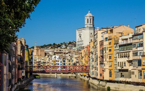 从巴塞罗那出发的赫罗纳、菲格雷斯和达利博物馆一日游