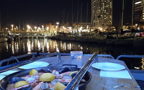 Evening Cruise with Dinner and Drinks in Barcelona
