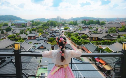 Zájezd do Jeonju Hanok Village a parku Deokjin za jarními květy