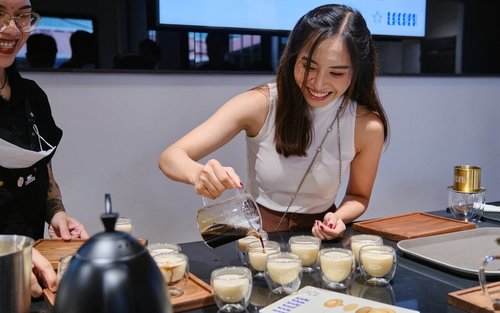 Bí quyết & Kỹ thuật đằng sau món Cà phê trứng trứ danh của Việt Nam