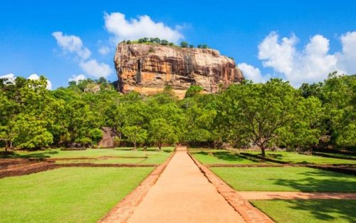 康提、锡吉里耶和丹布勒私人导览一日游