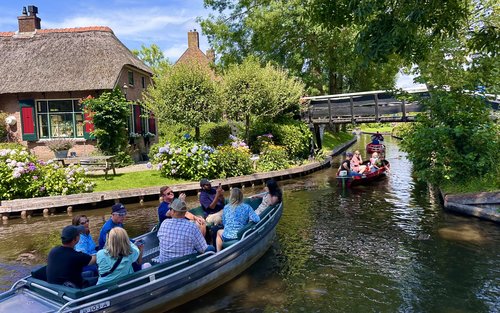 Giethoorn Day Trip with Canal & Village Tour, From Amsterdam: 
