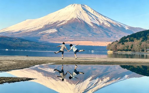 【Six Must-Visit Photo Spots for Mount Fuji + Flower Viewing】Lake Yamanaka for Mount Fuji Reflection & Hikawa Clock Shop & Lawson Convenience Store & Arakurayama Sengen Park & Lake Kawaguchiko | Departing from Tokyo