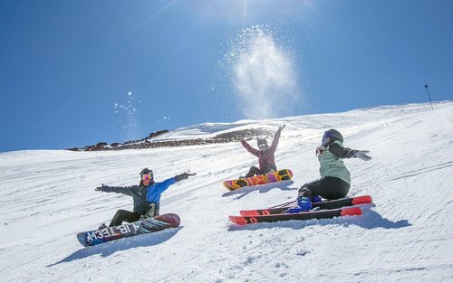 El Colorado Ski: Ticket, Lessons, Transport, Add-on Clothing