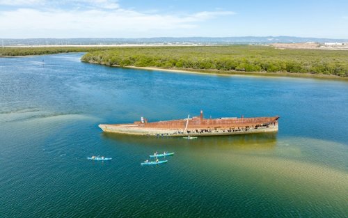 海豚保护区＆花园岛船舶墓地独木舟之旅