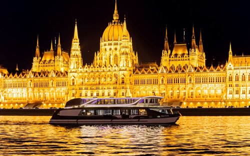 Budapest:4-Course Dinner Cruise with Background Music