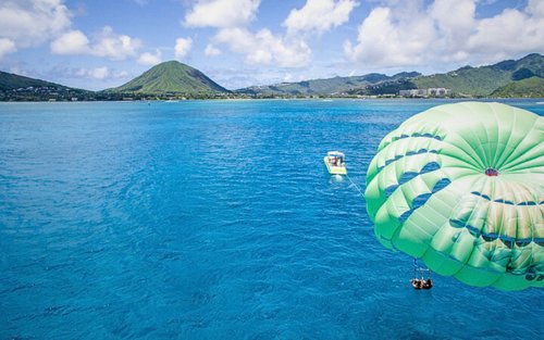 Parasailing in Oahu