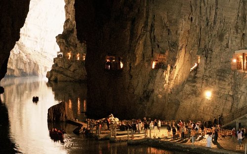 Guiyang Zhijindong One-Day Tour