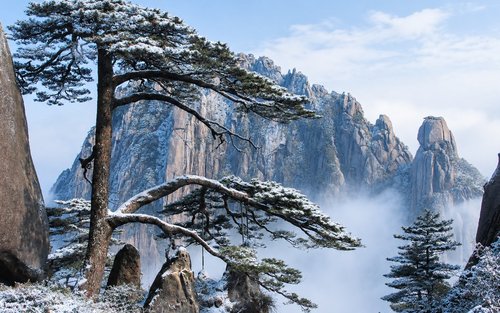 2-Day Tour of Anhui Mount Huangshan Scenic Area (Off-peak afternoon ascent + stay at the summit hotel to watch the evening glow and sunset + Guest-Greeting Pine + Bright Summit)
