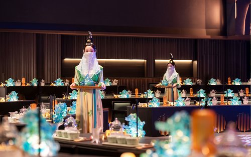 紅鼎豔 · 火鍋中國文化表演第一品牌 