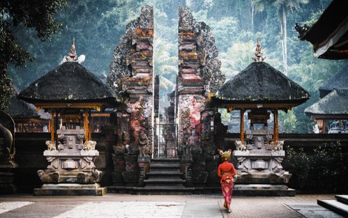 Tisztító rituálé a Tirta Empul szent vízi templomban és Ubud túra
