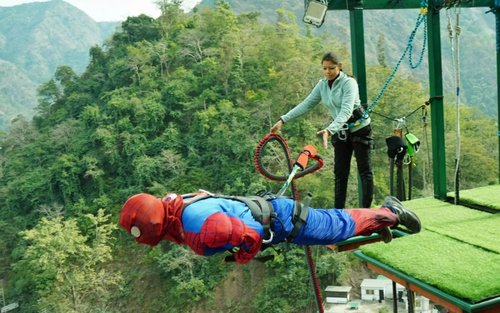 Bungee Gaya Bebas di Rishikesh 