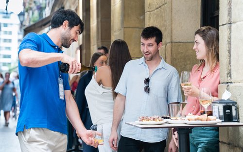 Pintxo tasting with Spanish wines food tasting tour in San Sebastian