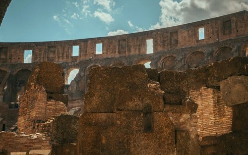 Tour Đấu trường La Mã, Hầm và Sàn đấu trường ở Rome