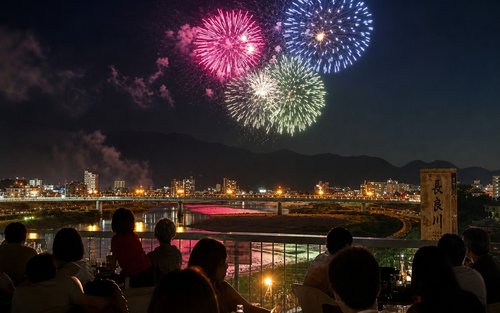 Gifu: Nagara River Fireworks Festival Terrace VIP Viewing Ticket (with food ordering)