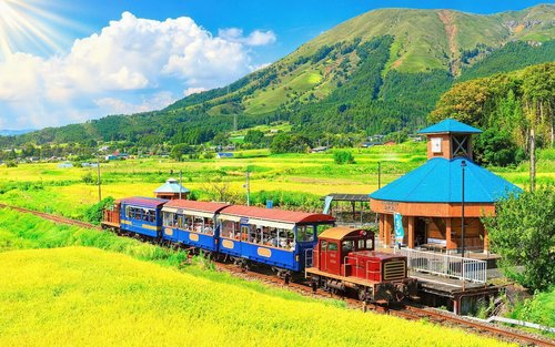 Abfahrt von Kyushu Fukuoka | Aso-Vulkan & Kusasenri & Minami-Aso-Eisenbahn & Kumamoto-Burg Tagestour (optionale Abreise in Kumamoto)