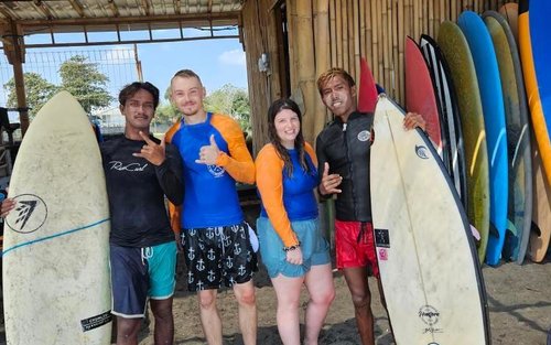 Kursus Selancar di Canggu Bali oleh Surf Blue Waves
