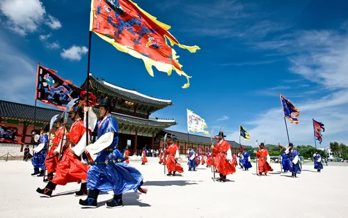 Gyeongbokgung Palace, Hanok Village, and GwangJang Tour in Seoul