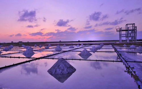 Tainan: Ten Drum Culture Village & Qigu Salt Mountain & Jingzaijiao Tile-paved Salt Fields & Dadong Night Market Day Tour (Depart from Kaohsiung/Tainan)
