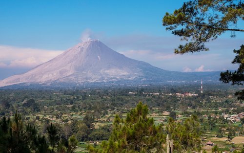 Medan Berastagi Day Tour dengan Istana Maimoon