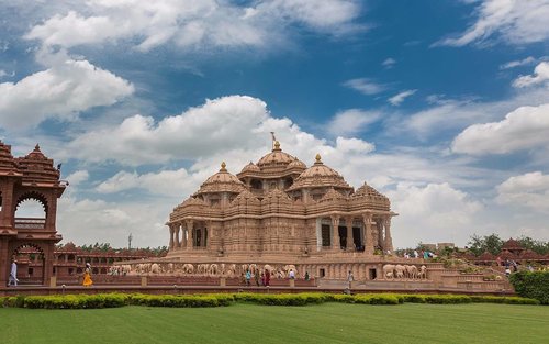 Visite guidée privée en soirée du temple d'Akshardham avec spectacle aquatique