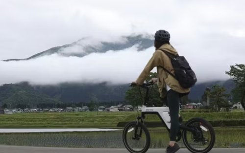 Pottering: A Seasonal Breeze through Rice Fields (Niigata)