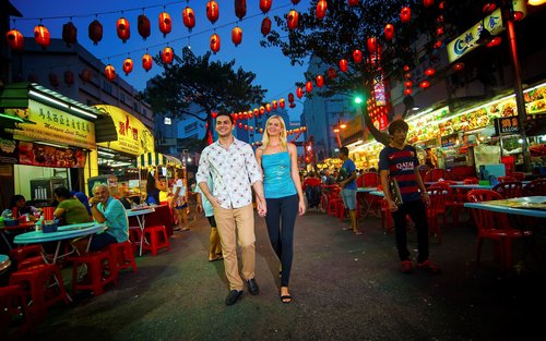 Kuala Lumpur by Night: Sightseeing, Markets and Food