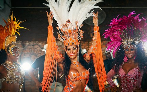 Samba show with live music and hotel transfers in Buzios