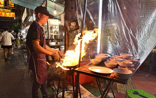 Bangkok Night Michelin Foodie Tour in China Town with 15+ Tastings