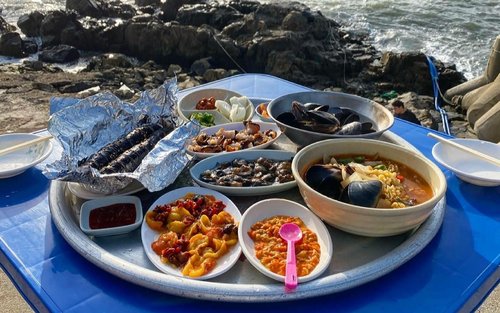 Huinnyeoul Culture Village & Haedong Yonggungsa Temple One-day City Highlights Tour