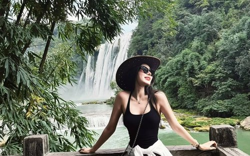 3-Day Tour of Huangguoshu Waterfall, Libo Xiaoqikong, and Xijiang Qianhu Miao Village in Guizhou (Miao Long Table Feast)