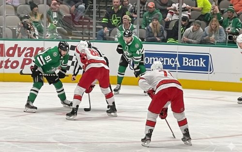 达拉斯星辰冰上曲棍球赛：美国航空中心