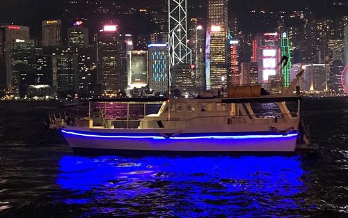 Esperienza di pesca notturna al calamaro a Victoria Harbour