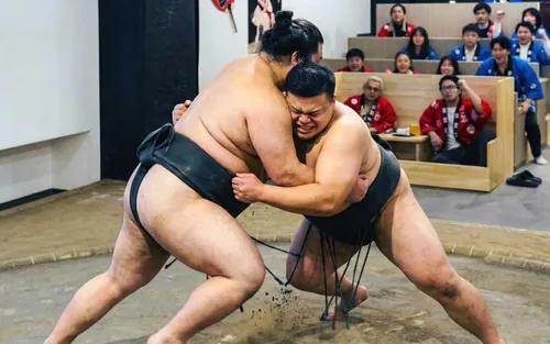 Experiencia de Sumo en Ginza, Tokio: Espectáculo frente a Práctica Pura
