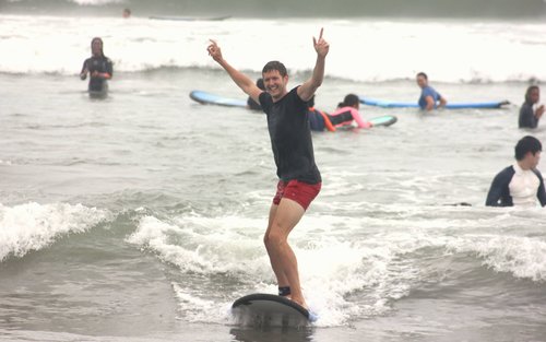 Belajar Berselancar di Pantai Legian oleh 7Surf Bali