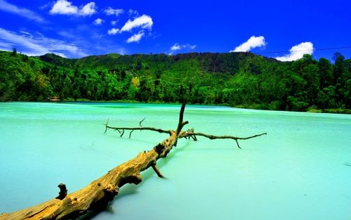4D3N Yogyakarta Dieng Plateau & Borobudur Tour with Accommodation