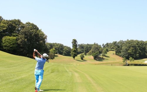 【De Komatsu】 Profitez du golf au Komatsu Country Club
