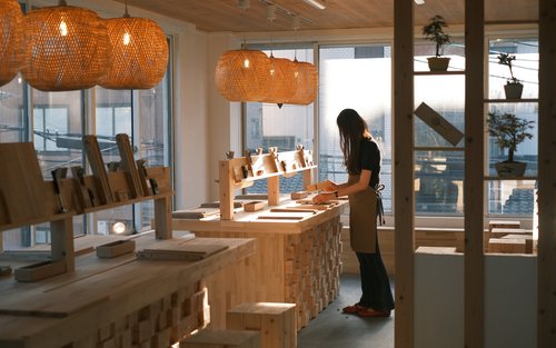 Zážitek z výroby originálních japonských hůlek v Kjótském Gionu (CHOPSTICKS LAB MISAKI)