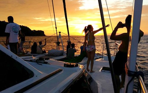 Trải Nghiệm Du Thuyền Ngắm Hoàng Hôn ở Langkawi 