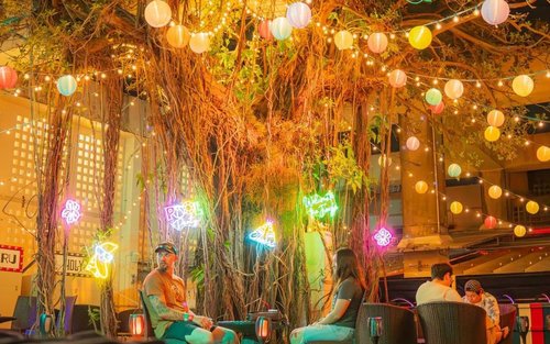 Okinawa: Sky BAR TOPTREE Nightclub Admission Ticket (For Foreign)