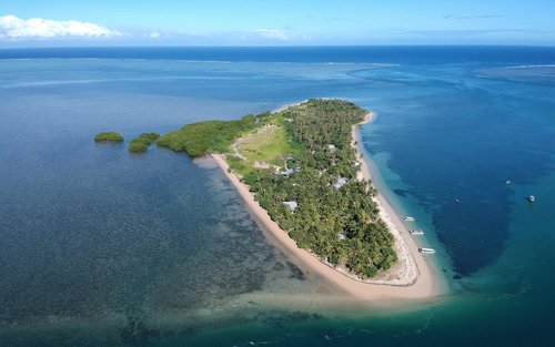 Wide view of majestic Robinson Crusoe Island