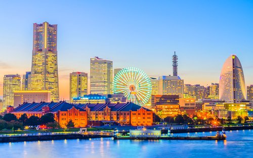 Kamakura-tram, Yokohama-nachtzicht, dagtocht (Enoshima, Kamakura High School, Tsurugaoka Hachimangu, inclusief Enoden-ervaring). Koreaanse, Chinese en Engelse gids, vertrek vanuit Tokio.