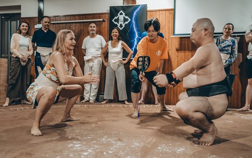 Osaka: Experiência e Show de Sumô: Ex-Lutadores Profissionais e Desafio no Ringue