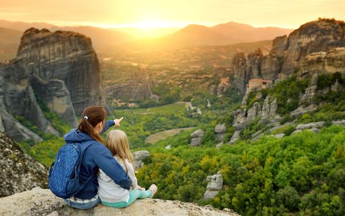 Athens: Meteora Monasteries & Caves Day Trip With Sea Side Breaks 